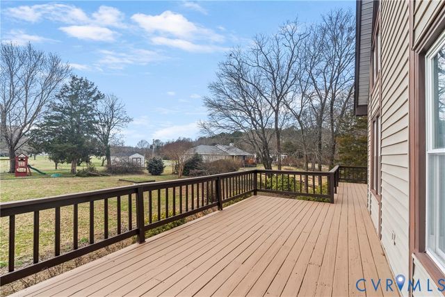 353 Farmers Dell Ln, Deltaville, VA 23043