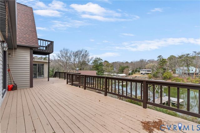 353 Farmers Dell Ln, Deltaville, VA 23043