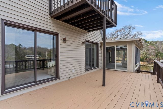 353 Farmers Dell Ln, Deltaville, VA 23043