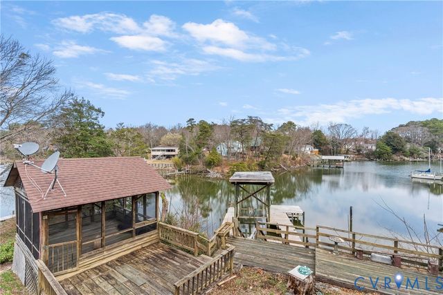 353 Farmers Dell Ln, Deltaville, VA 23043