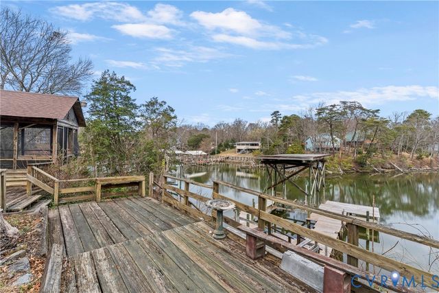 353 Farmers Dell Ln, Deltaville, VA 23043