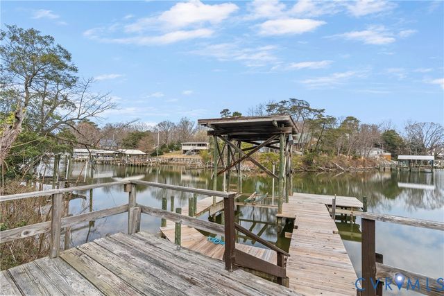 353 Farmers Dell Ln, Deltaville, VA 23043