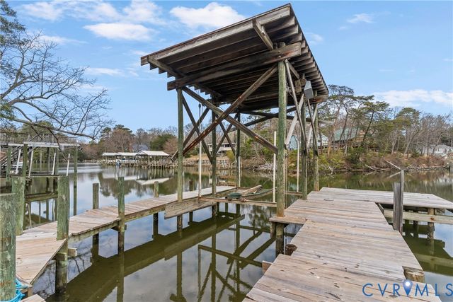 353 Farmers Dell Ln, Deltaville, VA 23043