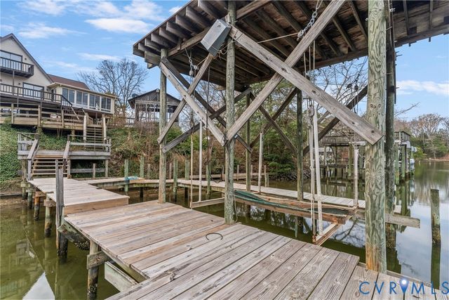 353 Farmers Dell Ln, Deltaville, VA 23043