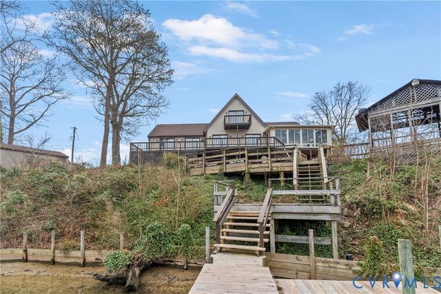 353 Farmers Dell Ln, Deltaville, VA 23043