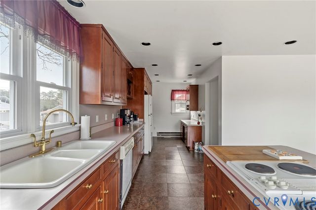 353 Farmers Dell Ln, Deltaville, VA 23043