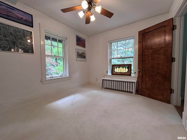 1421 S Wiggins Avenue, Springfield, IL 62702