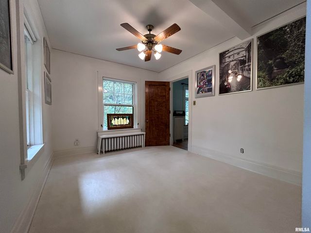 1421 S Wiggins Avenue, Springfield, IL 62702