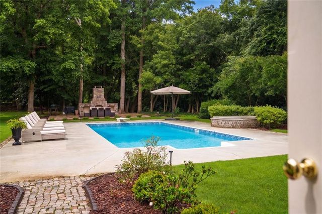 3955 Northside Drive NW, Atlanta, GA 30342