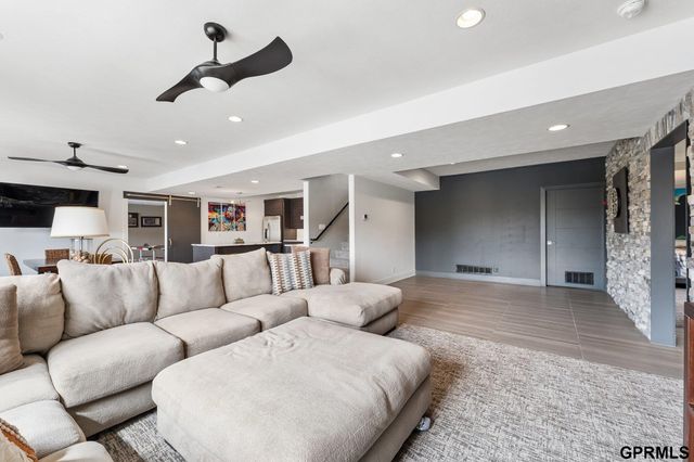 22321 Ponderosa Road, Gretna, NE 68028