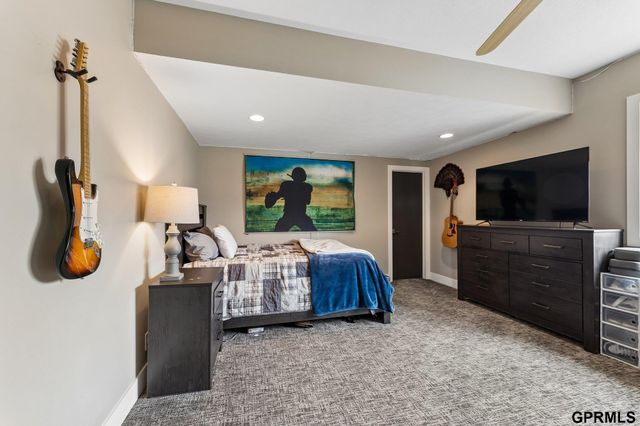 22321 Ponderosa Road, Gretna, NE 68028