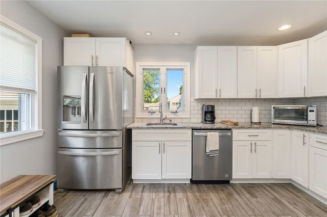 10 Philips Avenue, Middletown, RI 02842