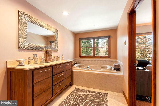 68 PILGRIM LN, Drexel Hill, PA 19026