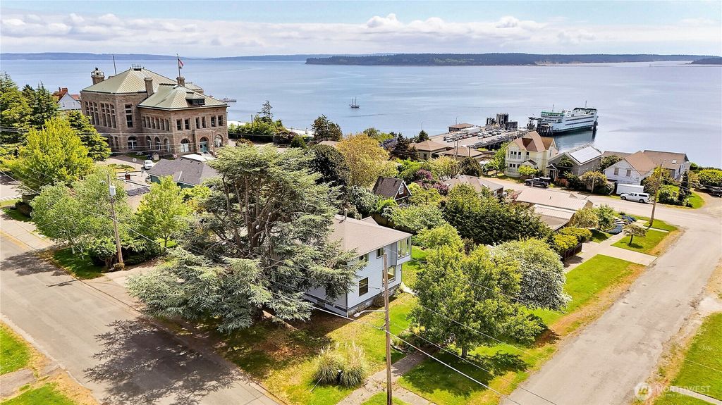 340 Pierce Street, Port Townsend, WA 98368
