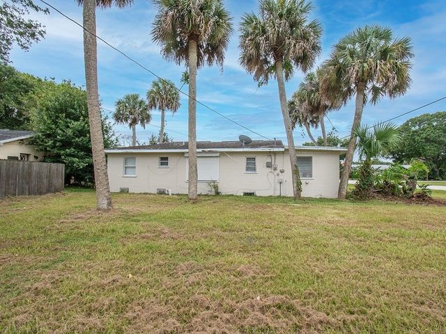 2880 1st Road, Vero Beach, FL 32968