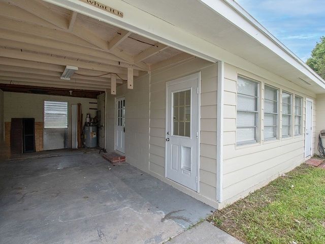 2880 1st Road, Vero Beach, FL 32968
