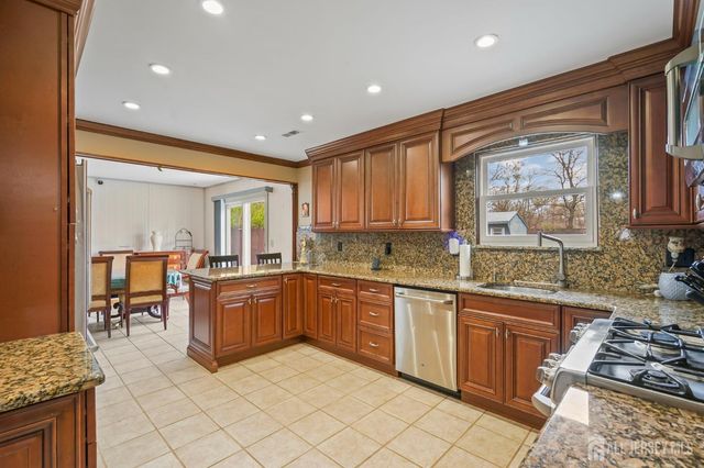 41 Rodak Circle, Edison, NJ 08817