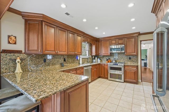 41 Rodak Circle, Edison, NJ 08817