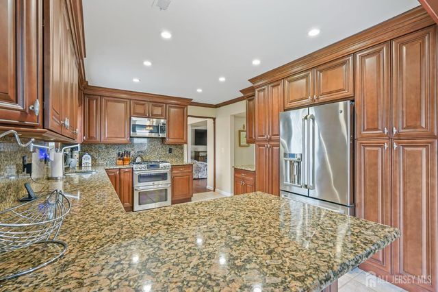 41 Rodak Circle, Edison, NJ 08817