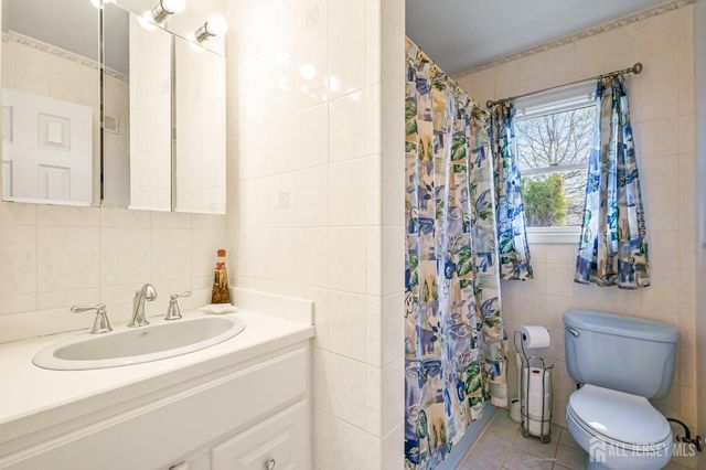 41 Rodak Circle, Edison, NJ 08817