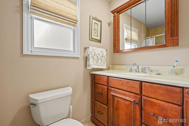 41 Rodak Circle, Edison, NJ 08817