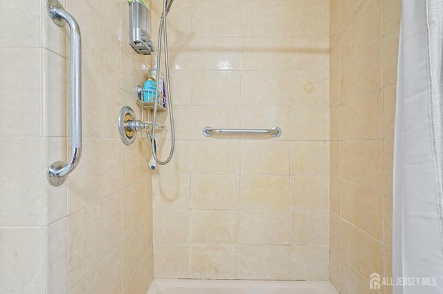 41 Rodak Circle, Edison, NJ 08817