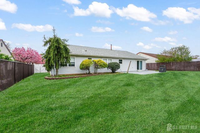 41 Rodak Circle, Edison, NJ 08817