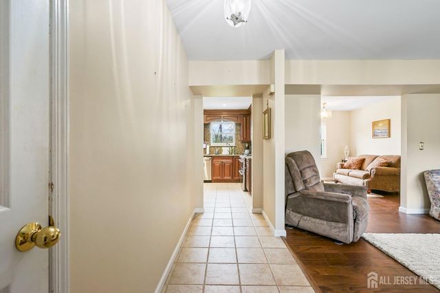 41 Rodak Circle, Edison, NJ 08817