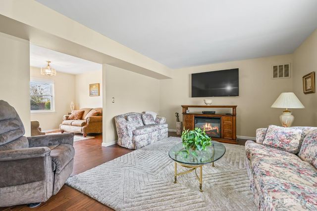 41 Rodak Circle, Edison, NJ 08817