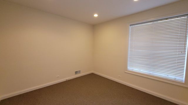 708 Florsheim Drive 106, Libertyville, IL 60048