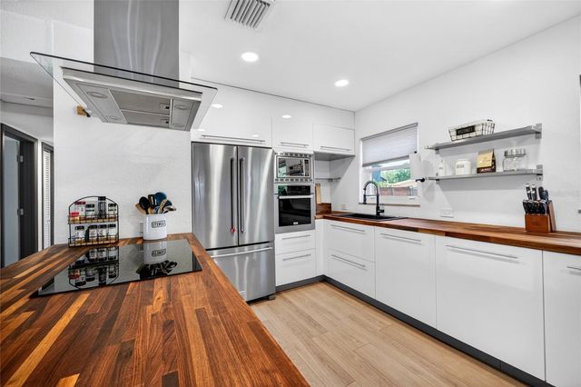 2922 W AVERILL AVENUE, Tampa, FL 33611