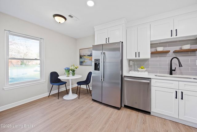 3103 Carriage Hill Dr, Louisville, KY 40241