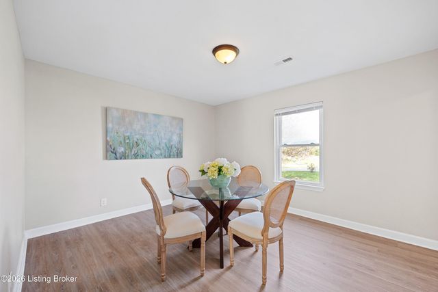 3103 Carriage Hill Dr, Louisville, KY 40241