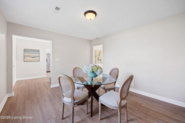 3103 Carriage Hill Dr, Louisville, KY 40241