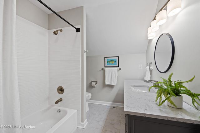 3103 Carriage Hill Dr, Louisville, KY 40241