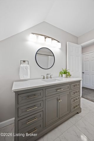 3103 Carriage Hill Dr, Louisville, KY 40241