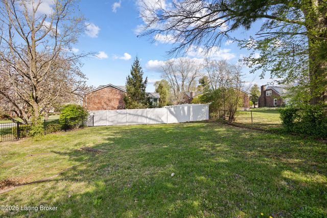 3103 Carriage Hill Dr, Louisville, KY 40241