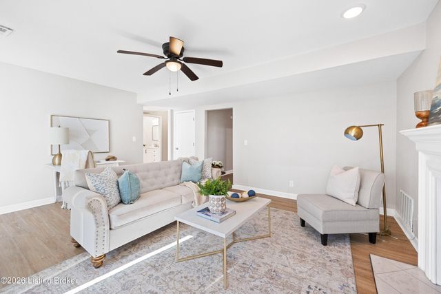 3103 Carriage Hill Dr, Louisville, KY 40241