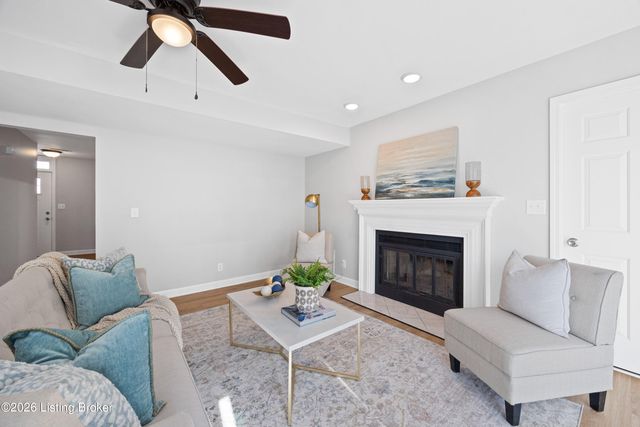 3103 Carriage Hill Dr, Louisville, KY 40241