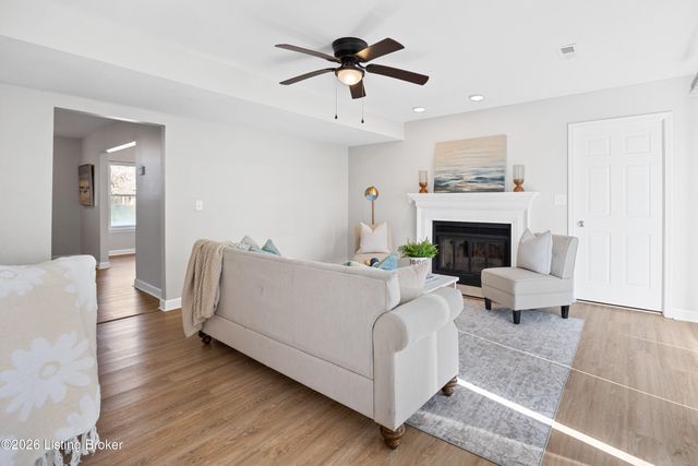 3103 Carriage Hill Dr, Louisville, KY 40241