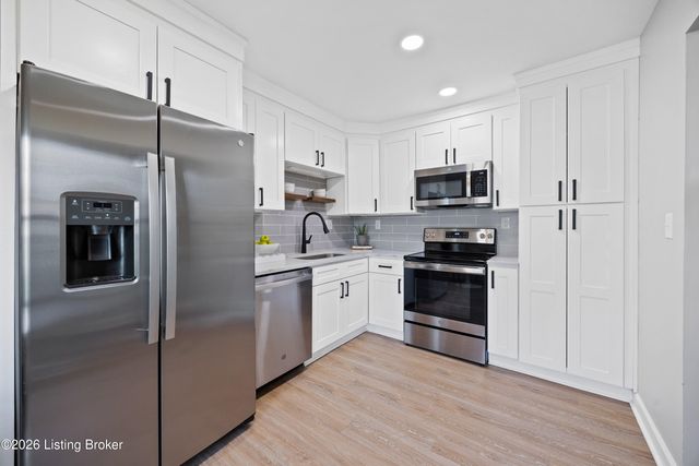 3103 Carriage Hill Dr, Louisville, KY 40241