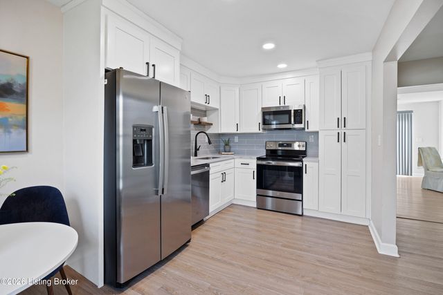 3103 Carriage Hill Dr, Louisville, KY 40241