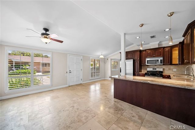 19157 Avenue Of The Oaks A, Newhall, CA 91321