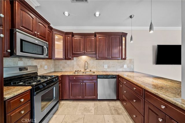 19157 Avenue Of The Oaks A, Newhall, CA 91321