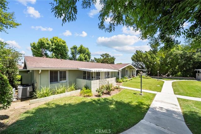 19157 Avenue Of The Oaks A, Newhall, CA 91321