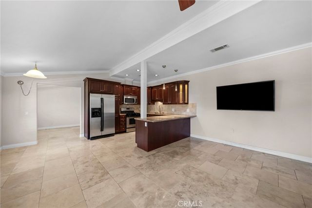 19157 Avenue Of The Oaks A, Newhall, CA 91321