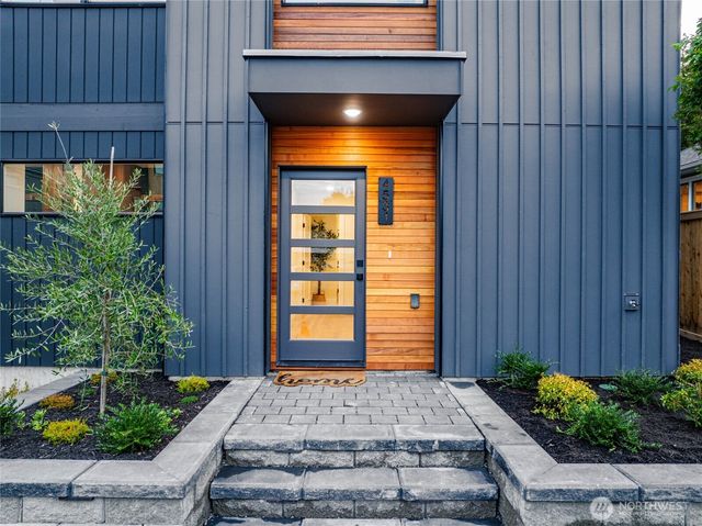 4531 Corliss Avenue N, Seattle, WA 98103