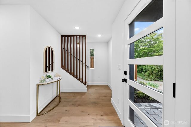 4531 Corliss Avenue N, Seattle, WA 98103