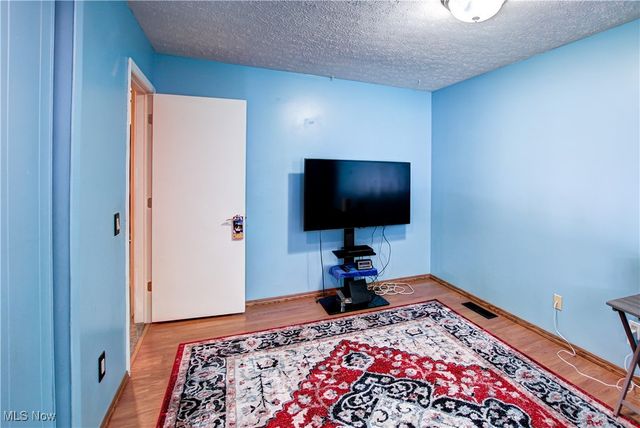 9829 Plum Brook Lane, Strongsville, OH 44149