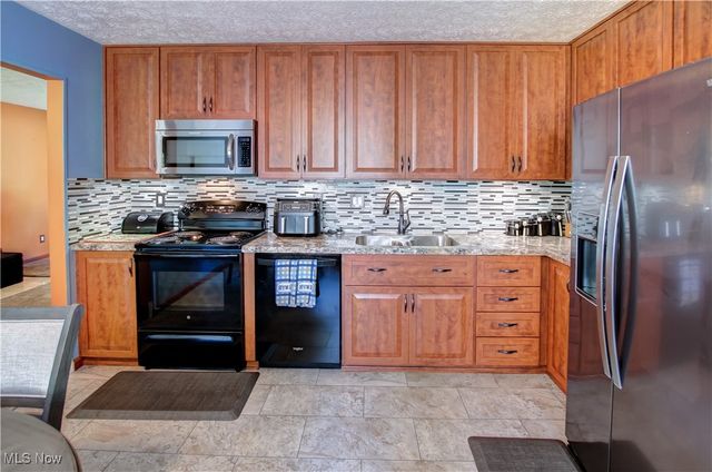 9829 Plum Brook Lane, Strongsville, OH 44149